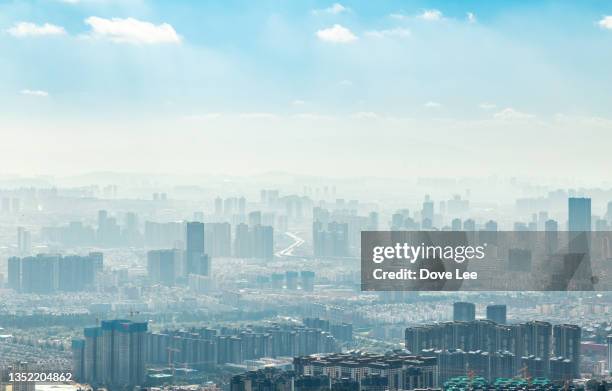 kunming cityscape - kunming 個照片及圖片檔