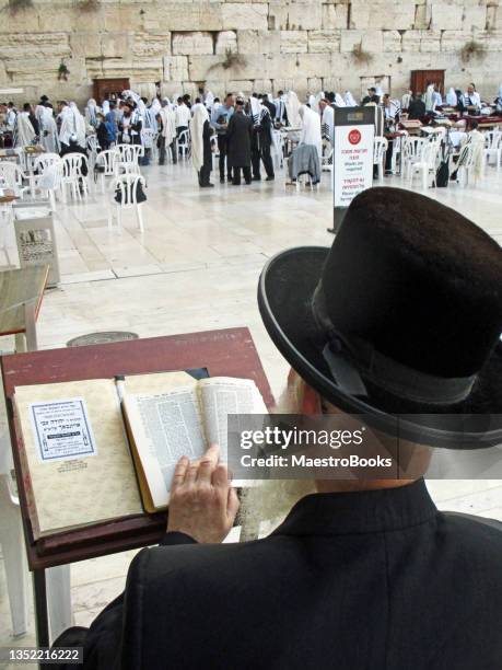 Master Rabbi Torah Study Photos and Premium High Res Pictures - Getty Images