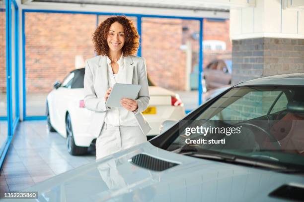 car sales person portrait - försäljning av begagnad bil bildbanksfoton och bilder
