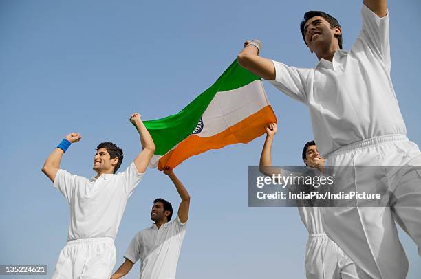 players holding the national flag - india national cricket team stock-fotos und bilder