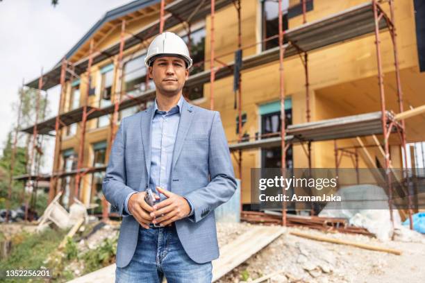 confident chief engineering officer standing at construction site - person in suit construction stock pictures, royalty-free photos & images