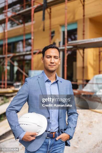 portrait of smiling chief engineering officer at construction site - overseer stock pictures, royalty-free photos & images