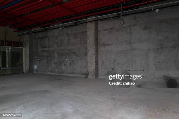 empty concrete building interior - fire sprinkler stock pictures, royalty-free photos & images