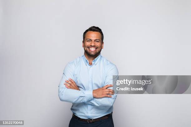 portrait of cheerful mid adult businessman - blue shirt stockfoto's en -beelden