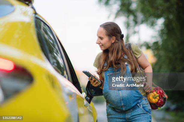 pregnant woman with eco bags outdoors in summer - pregnant woman car stock pictures, royalty-free photos & images
