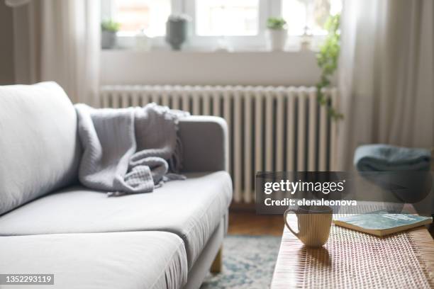 komfortables interieur - gemütlich stock-fotos und bilder