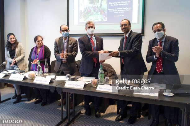 Charu Lata, Suruchi Bhadwal, Kamal Kishore, Manish Bapna, Jeevan Kumar Jethani, and Arunabha Ghosh at the NRDC COP26 India Hybrid Event: Changing the...
