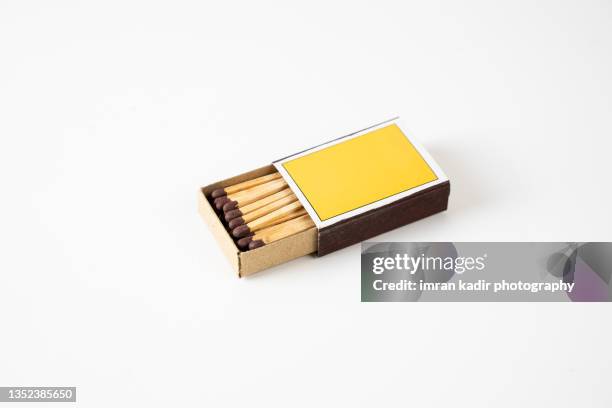 matchstick on close up shoot - streichholzschachtel stock-fotos und bilder