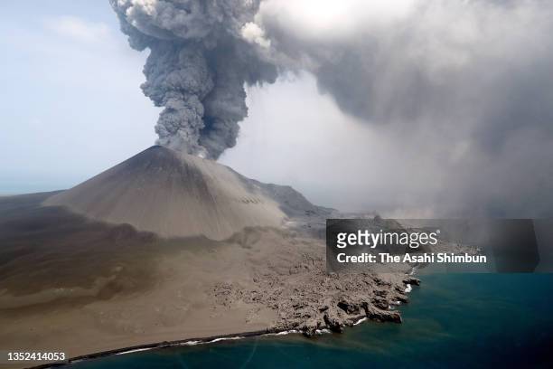 Volcanic ashes spew at Nishinoshima Island on July 30, 2000 in Ogasawara, Tokyo, Japan.