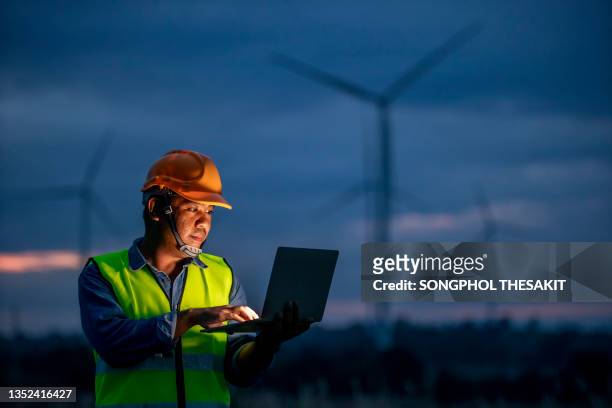 wind turbines generate electricity from wind power. engineering technology that has been successful in creating clean energy for the environment. - world it show stock-fotos und bilder