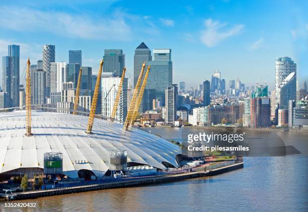 view over the o2 towards canary wharf, greenwich, london, uk - the o2 england stock pictures, royalty-free photos & images