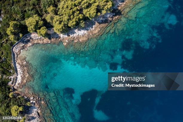 アドリア海と海岸線のドローンビュー - adriatic sea ストックフォトと画像