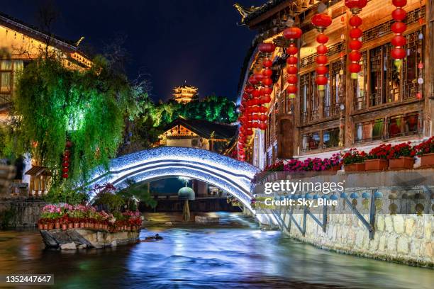 lijiang old town at night - lijiang bildbanksfoton och bilder