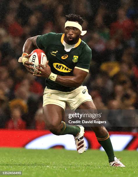 Siya Kolisi of South Africa runs with the ball during the Autumn Nations Series match between Wales and South Africa at the Principality Stadium on...