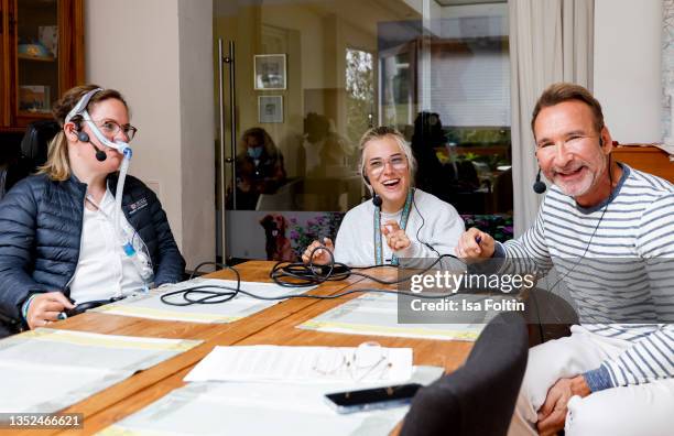 Nina, Frieda and TV host Jochen Bendel during the Purina appeal campaign for VITA Assistenzhunde on September 28, 2021 in Huemmerich near Bonn,...