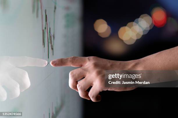 cryptocurrency screen - stockbrokers stock pictures, royalty-free photos & images