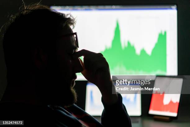 failure at stock market - stockbrokers stock pictures, royalty-free photos & images