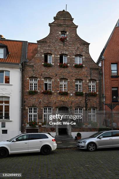 historic restaurant "im schiffchen" at the kaiserswerth market in duesseldorf - restaurant düsseldorf stock pictures, royalty-free photos & images