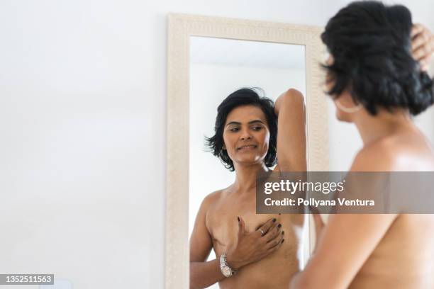 cáncer de mama - best bosom fotografías e imágenes de stock