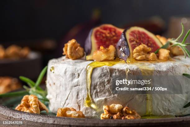 close-up of cake in plate on table - ziegenkäse stock-fotos und bilder