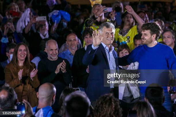 Former President of Argentina and opposition leader Mauricio Macri waves to supporters during the closing campaign event of Juntos por el Cambio...