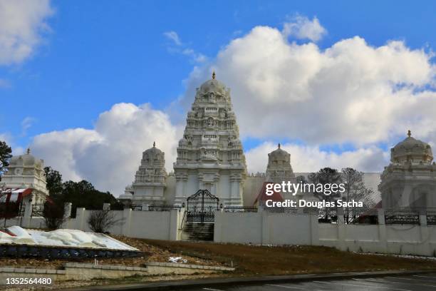 hindu temple complex - cary north carolina stock-fotos und bilder