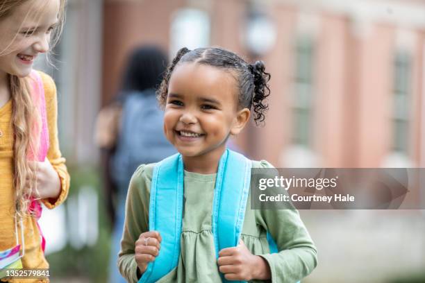 little girls talking to each other at school - menselijke leeftijd stockfoto's en -beelden