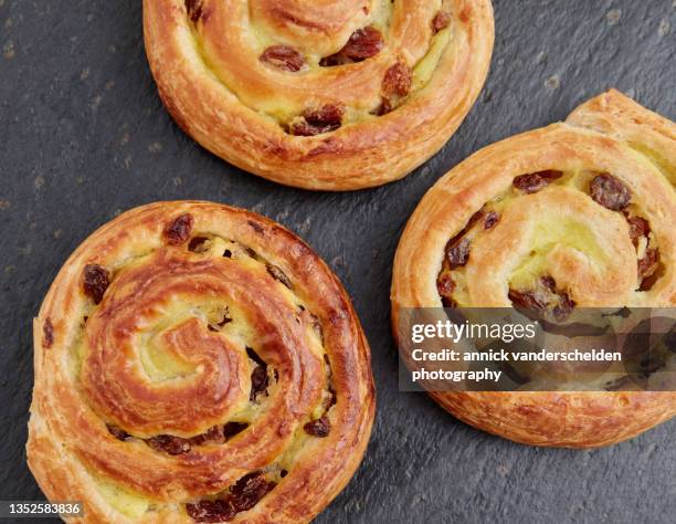 danish pastry swirls - breakfast pastries stock pictures, royalty-free photos & images
