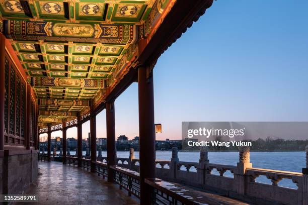 corridor of the palace in beijing, china at night - beihai park stockfoto's en -beelden