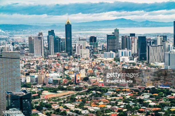 vista aérea sobre makati skyline, metro manila, filipinas - manila - fotografias e filmes do acervo