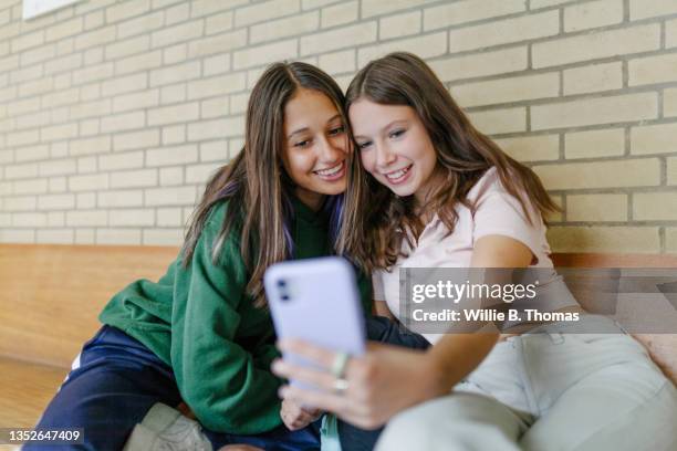 best friends taking selfie in high school - lean imagens e fotografias de stock