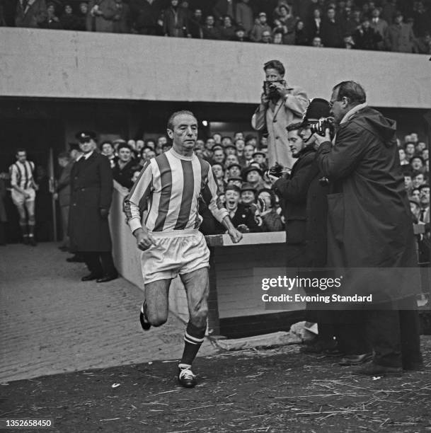 English footballer Stanley Matthews of Stoke City plays the last League game of his career, a few days after his 50th birthday, UK, 6th February...