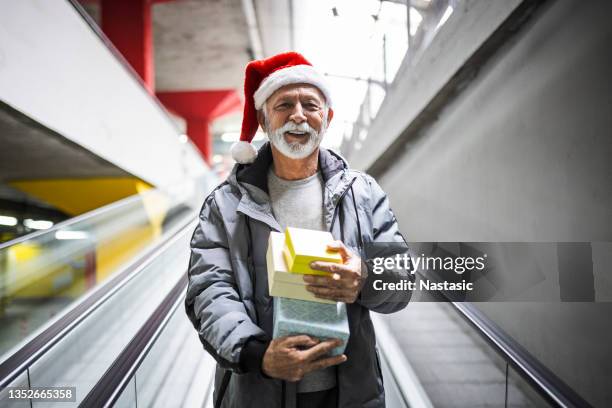 christmas shopping - santa hat and beard stock pictures, royalty-free photos & images