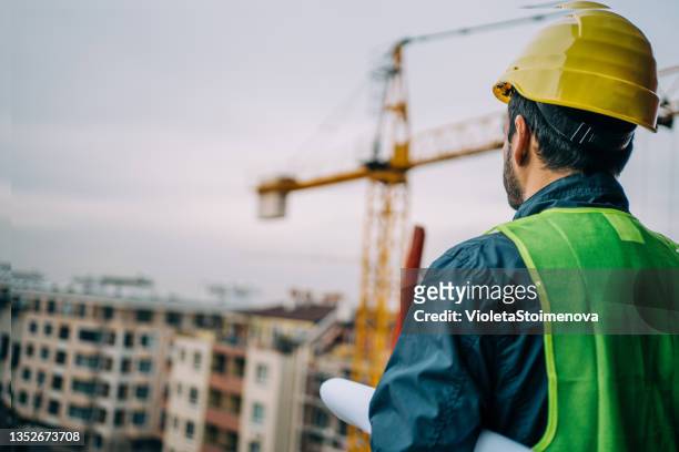 construction engineer supervising building process. - commercial property imagens e fotografias de stock