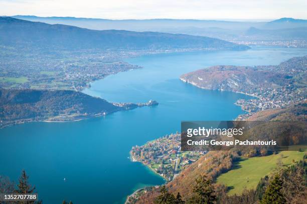high angle view of lake annecy, france - lac d'annecy photos et images de collection