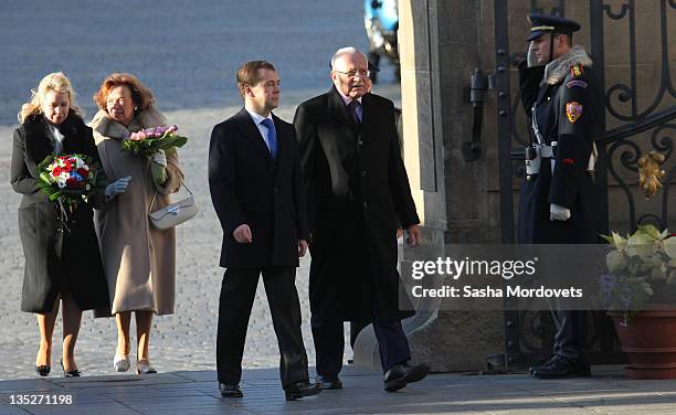 Russian President Dmitry Medvedev , his spouse Svetlana Medvedeva followed by Czech President Vaclav Claus and his wife Livia Rosamunda Clausova...