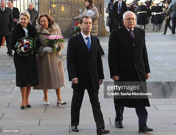 Russian President Dmitry Medvedev , his spouse Svetlana Medvedeva followed by Czech President Vaclav Claus and his wife Livia Rosamunda Clausova...