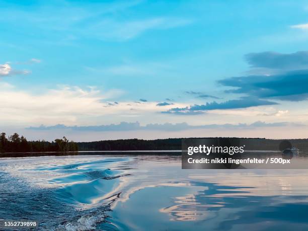 scenic view of lake against sky during winter,long lake,wisconsin,united states,usa - long - fotografias e filmes do acervo