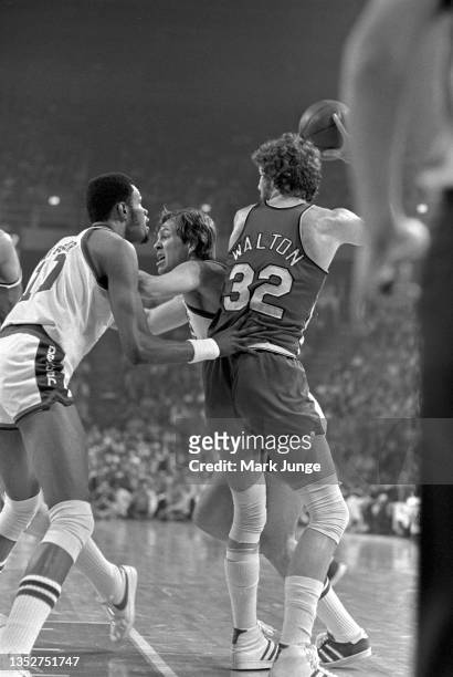 Portland Trail Blazers center Bill Walton pivots with the ball at the edge of the key during an NBA playoff game against the Denver Nuggets at...