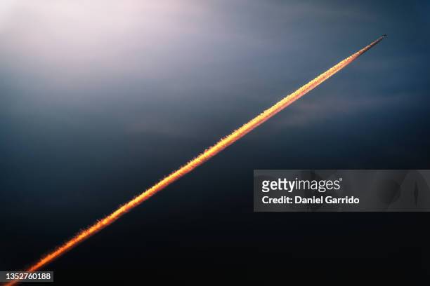 flying plane and its wake. aircraft background. space rocket.travel and vacation - ballistic stock-fotos und bilder