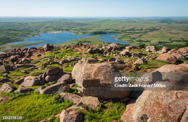 scenic view of rocks on land against sky - wichita - fotografias e filmes do acervo