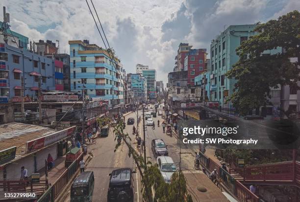 mobile photo of the streets in dhaka city, bangladesh - bangladesh stock-fotos und bilder
