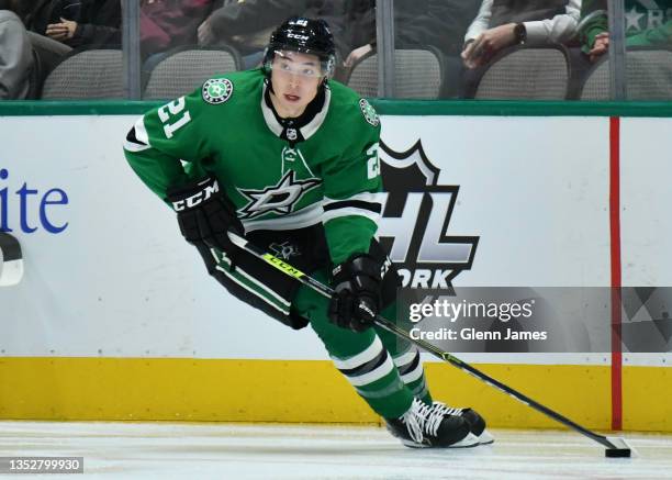 Jason Robertson of the Dallas Stars handles the puck against the Nashville Predators at the American Airlines Center on November 10, 2021 in Dallas,...