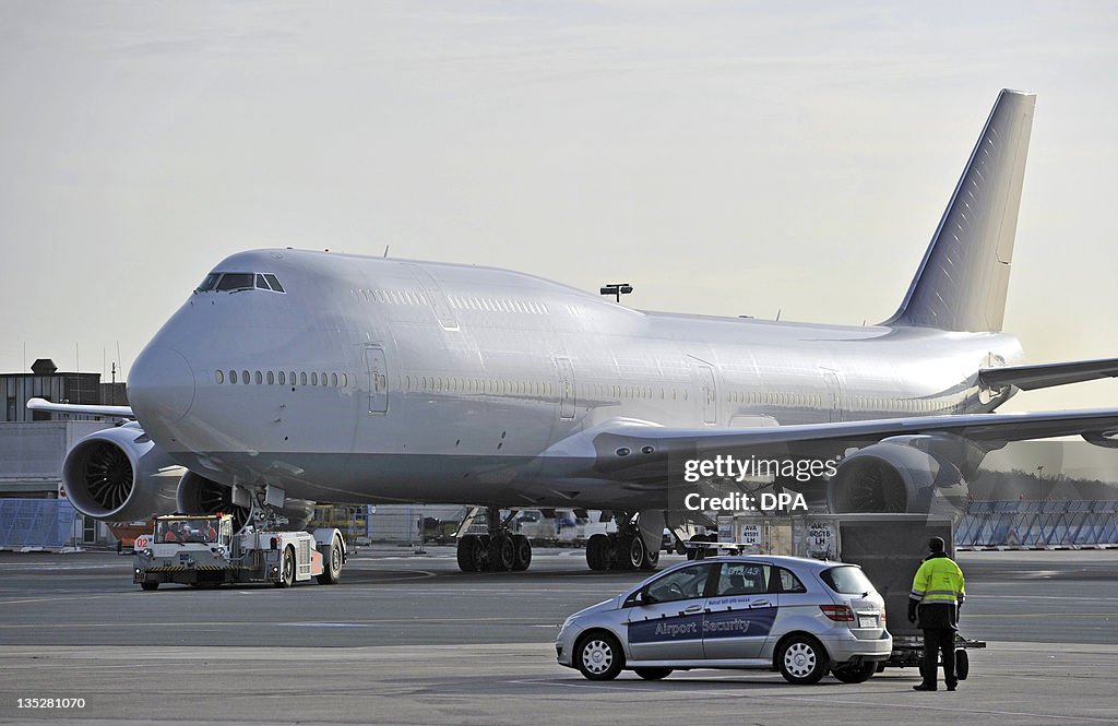 A Boeing 747-8 Intercontinental plane ro