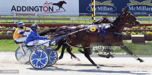 Mark Purdon driving It's All About Faith wins ahead of Natalie Rasmussen driving Shan Noble in Race 6 Johnnie Walker Mobile Pace during the Show Day...