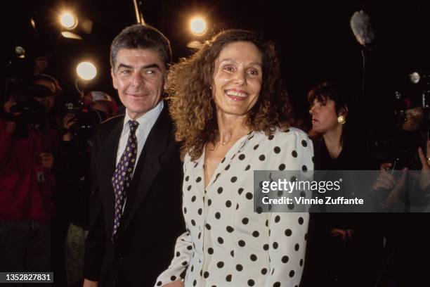 American actor and film director Richard Benjamin with his wife, American actress Paula Prentiss attending the Beverly Hills premiere of 'Mermaids'...