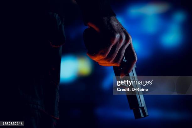 gun - vuurwapen stockfoto's en -beelden