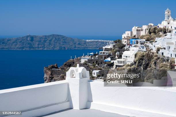 close-up view of the roof chimney of traditional buildings in santorini island, greece - aegean sea 個照片及圖片檔