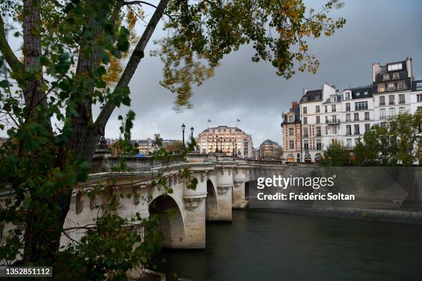 The Seine banks in the Latin quarter and the "Pont Neuf", the oldest in Paris on November 10, 2021 in Paris, France.