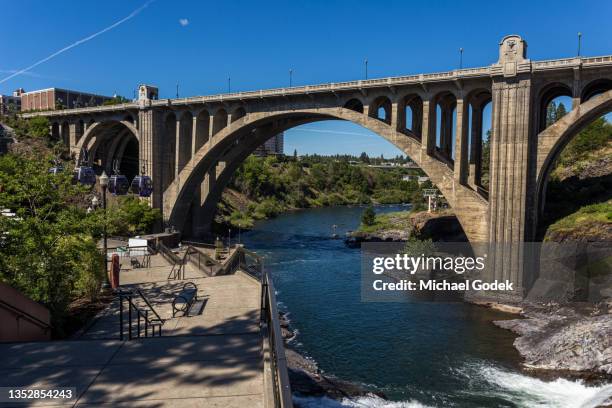 cable car ride near beautiful archway bridge in huntington park spokane washington - riverfront park spokane stock-fotos und bilder